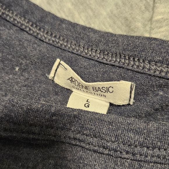 Bundle of 6 tops - Picture 5 of 7